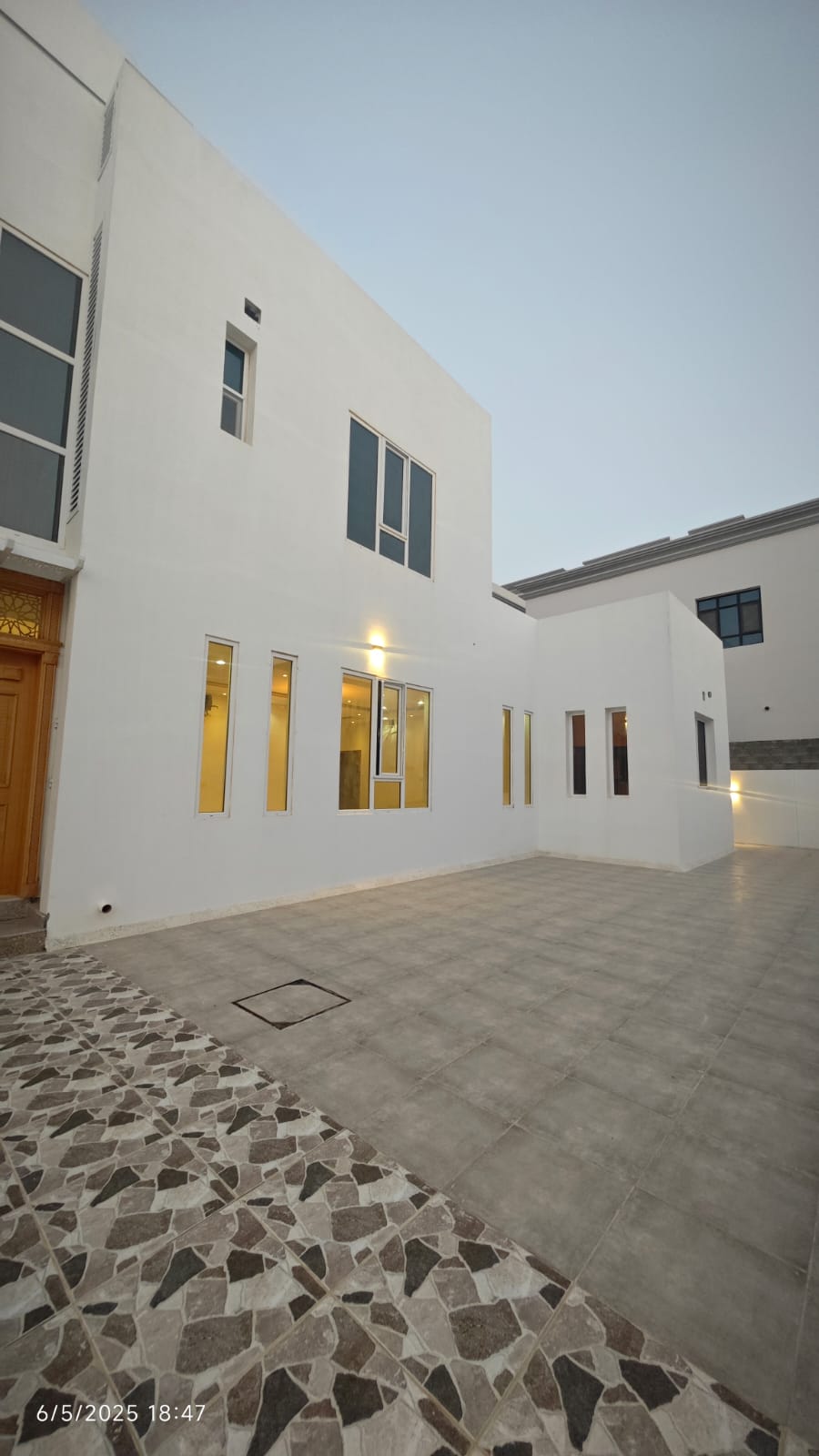 فيلا ممتازة في المعبيلة الثامنه